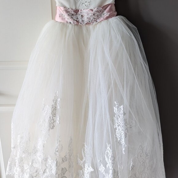 Stunning Ivory Lace Flower Girl/Special Occasion Gown - Picture 6 of 8